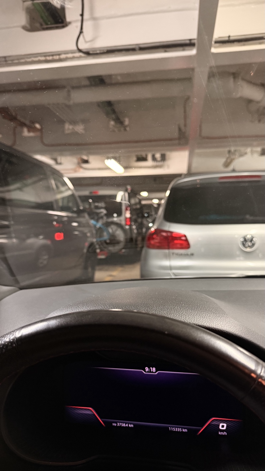 Parkdeck der Finnlines Fähre auf der Reise nach Helsinki